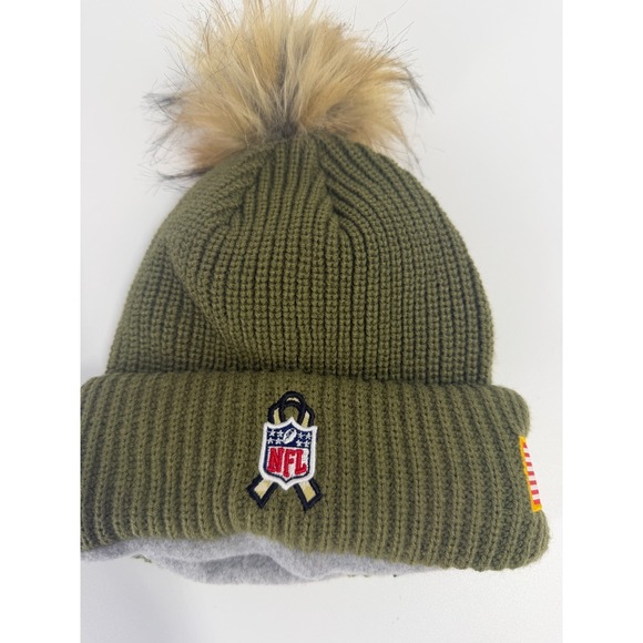 New Era Kansas City Chiefs 2025 Salute To Service Dark Moss Womens Knit Beanie - Picture 2 of 6